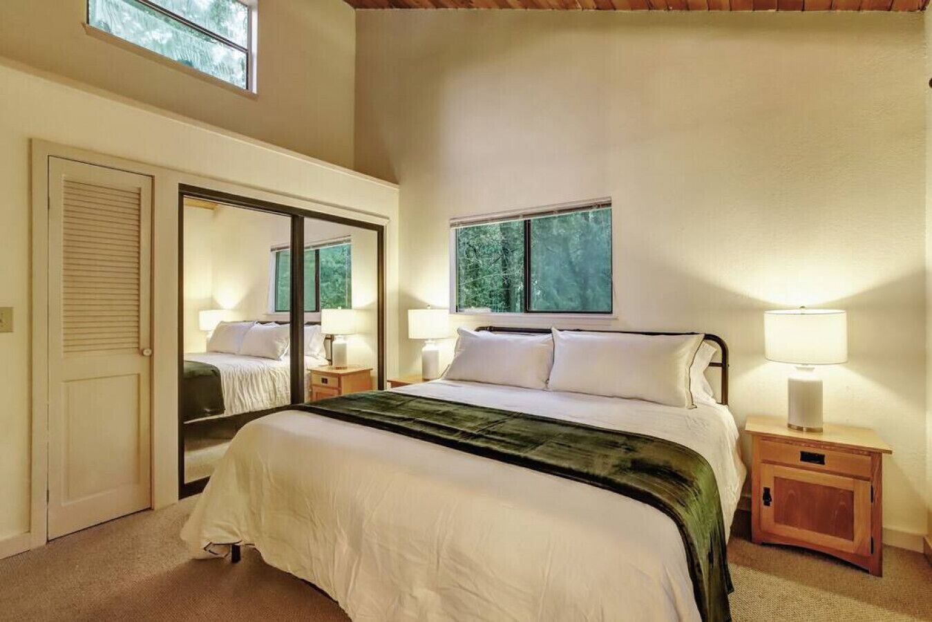 4 bedrooms, desk, free WiFi, bed sheets