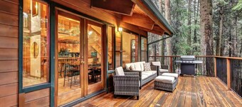 Picturesque Cabin w/ Hot Tub