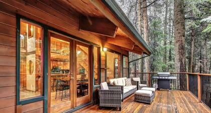 Picturesque Cabin w/ Hot Tub