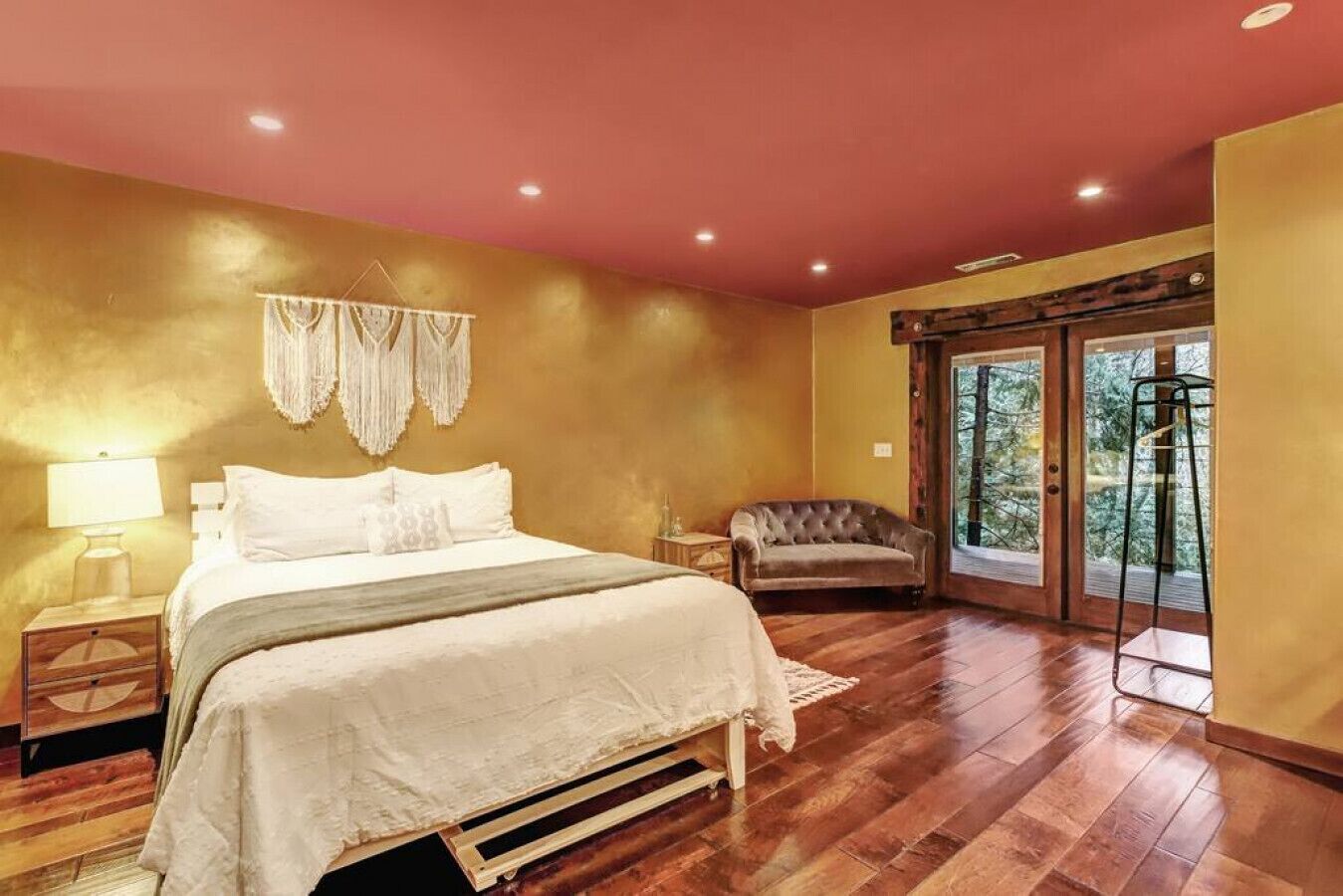 4 bedrooms, desk, free WiFi, bed sheets