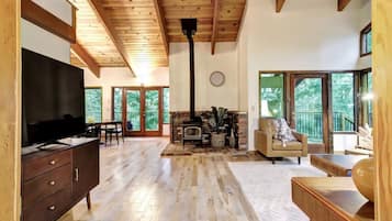 Smart TV, fireplace, ping pong, offices