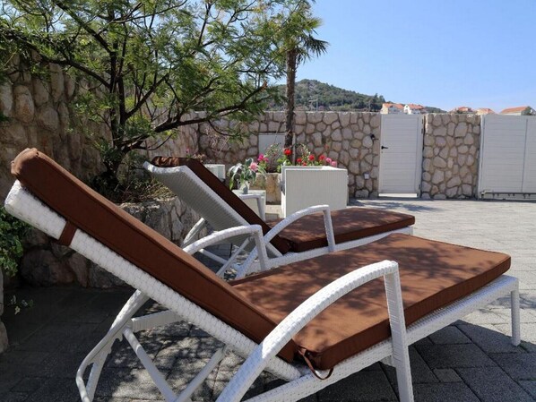 Terrace/patio - Villa Vanda - One Bedroom Apartment with Swimming Pool (Dubrovnik)