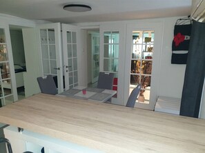 Dining - Apartment Vinko, Center - Two Bedroom Apartment with Shared Terrace (Zagreb)