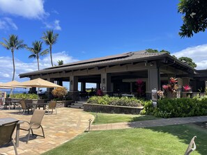 Outdoor dining - Direct Ocean Front Property - Mile Long SANDY BEACH - Wailea Ekahi -  1 Bed/2Bth (Kihei)