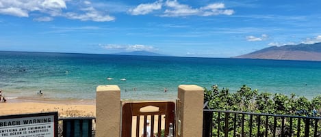Am Strand, Liegestühle, Strandtücher