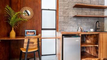 Deluxe Double Room | Minibar, in-room safe, desk, laptop workspace