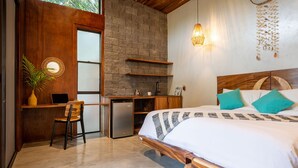 Deluxe Double Room | Minibar, in-room safe, desk, laptop workspace - Balance  Surf & Yoga Retreat (Tamanique)