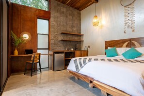 Deluxe Double Room | Minibar, in-room safe, desk, laptop workspace - Balance Surf & Yoga Retreat (Tamanique)