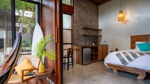 Deluxe Double Room | Minibar, in-room safe, desk, laptop workspace - Balance  Surf & Yoga Retreat (Tamanique)