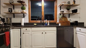 Fridge, microwave, oven, stovetop - Peaceful Farmhouse & Trails (Ray)