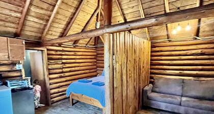 Unique 1929 Lakeside Cabin with shared hot tub and sauna!