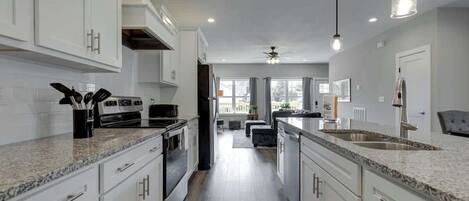 Refrigerador, microondas, parrilla de estufa y lavavajillas