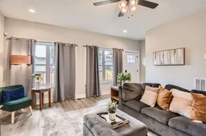 Televisión, Netflix, servicios de streaming y oficina 