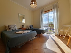 2 bedrooms, iron/ironing board, internet, bed sheets