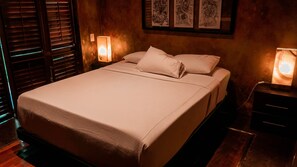 Quarto casal família | Edredons de pluma, individualmente decorados, escrivaninha