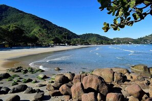 Beach - Apartamento novo com piscina, condomínio Ubatuba (Ubatuba)