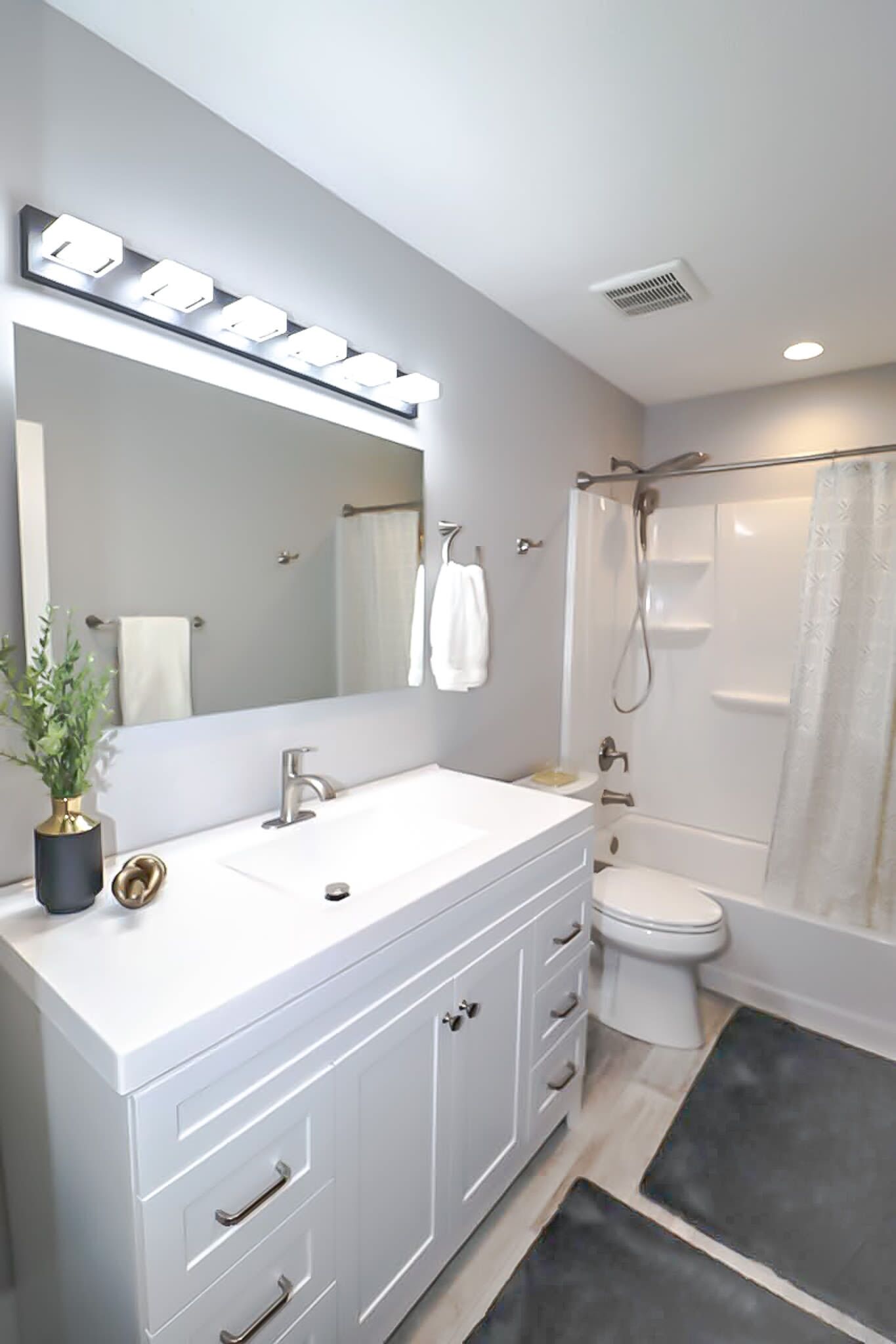 Bathtub, hair dryer, towels, shampoo