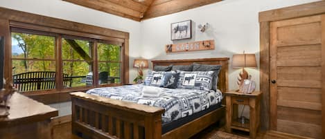 4 bedrooms, iron/ironing board, travel crib, free WiFi