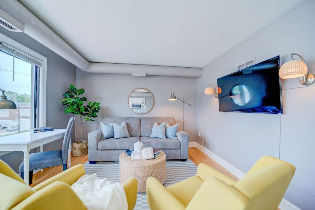 Coastal Vibes - Apt E