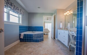 5 bedrooms, iron/ironing board, free WiFi, bed sheets