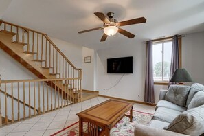 Smart TV - Getaway Near ORD With Great Local Amenities (Des Plaines)