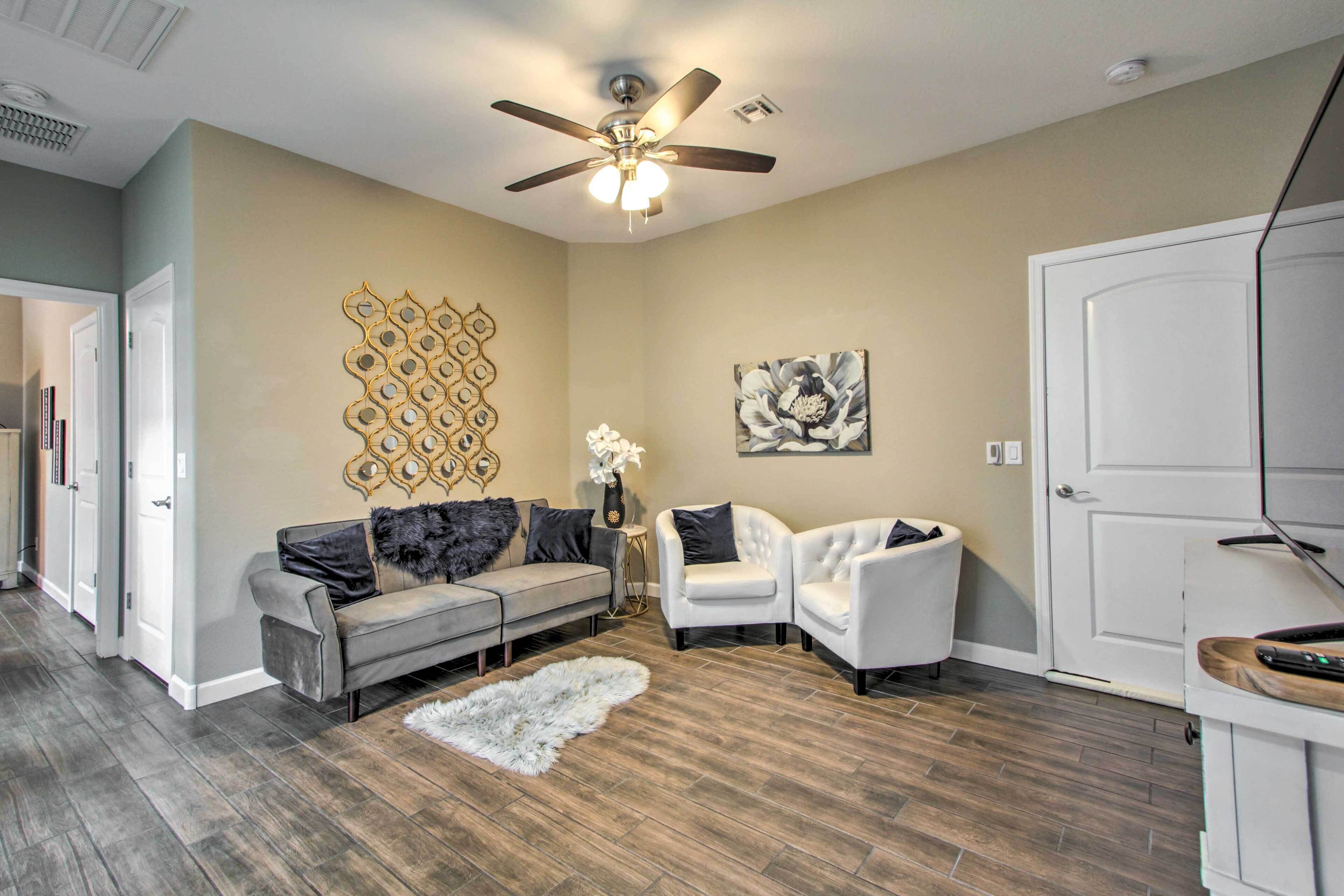 Cozy Peoria Apartment - Golf, Hike & Bike!