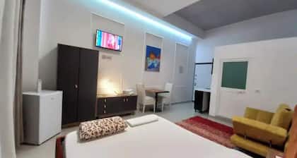 Cozy small apartment with Netflix and AC