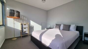 3 Schlafzimmer, Schreibtisch, Bügeleisen/Bügelbrett, Reisekinderbett