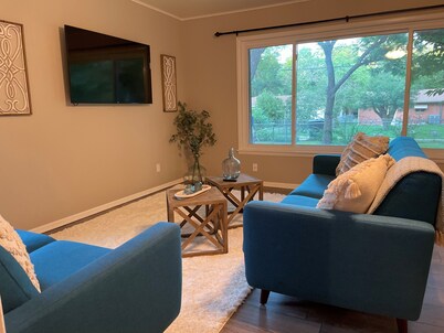 *New* Updated House - Walk to Hospital, 3 Beds