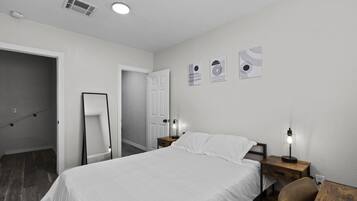 2 bedrooms, desk, iron/ironing board, free WiFi