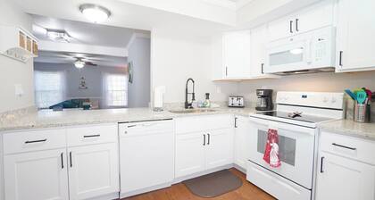 Spacious-3 Level Townhome/NorthHills/Pets