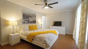 3 soveværelser, skrivebord, strygejern/strygebræt, weekendseng