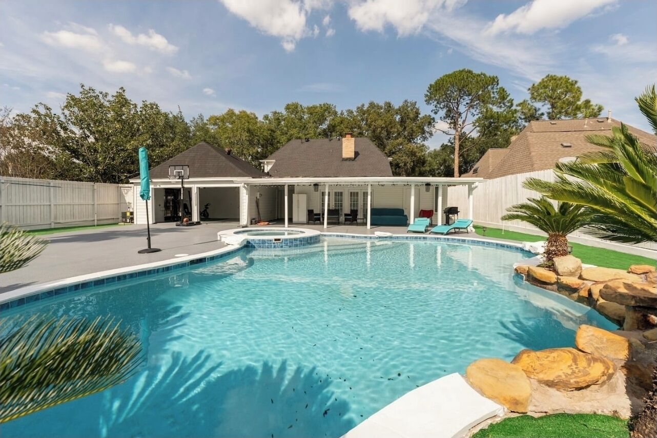 Alberca al aire libre y alberca climatizada