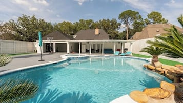 Piscine extérieure, piscine chauffée