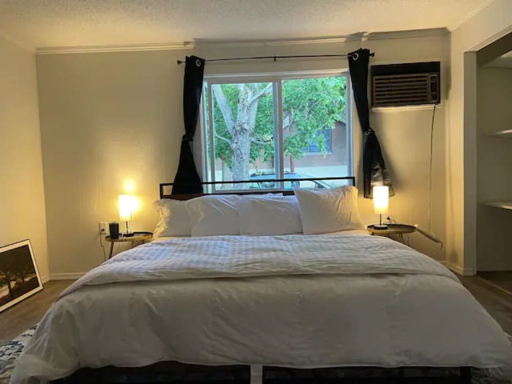 Historic K2 Inn, Full House Rental (Renovated Managers Quarters