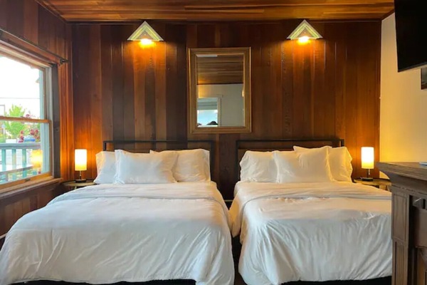 4 bedrooms, iron/ironing board, free WiFi, bed sheets