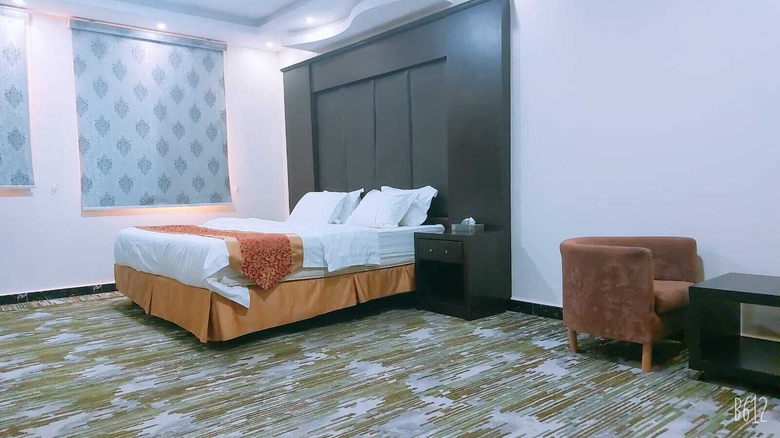 Premium bedding, minibar, free WiFi, bed sheets