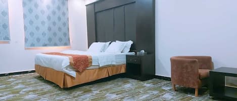Premium bedding, minibar, free WiFi, bed sheets