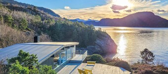 Beach front home in Nordtveitgrend with WiFi