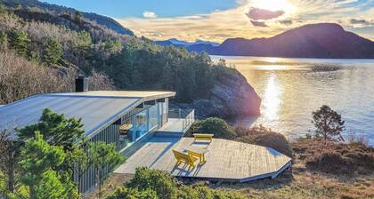 Beach front home in Nordtveitgrend with WiFi