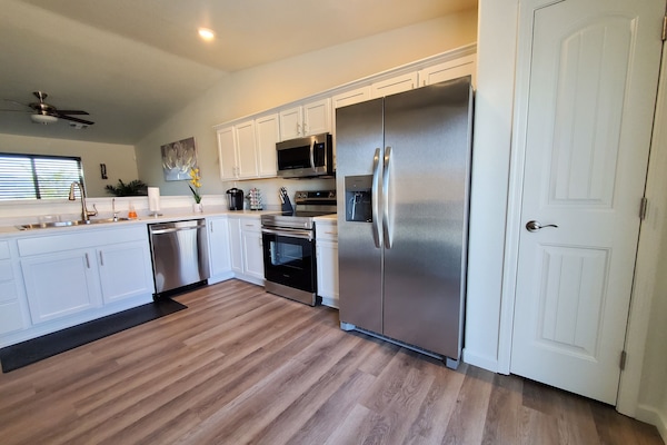 Kjøleskap, mikrobølgeovn, ovn og kokeplater