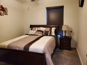 3 bedrooms, iron/ironing board, free WiFi, bed sheets - Rosemary Beauty (Fort Mohave)