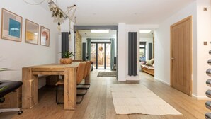 Basic House, Multiple Beds | Interior - Family Friendly 3 Bedroom Home in Islington (London)