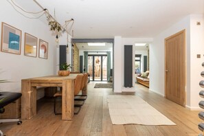 Interior - Family Friendly 3 Bedroom Home in Islington (London)