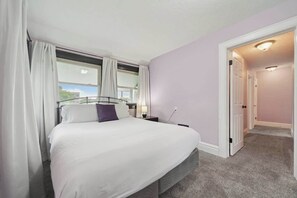 3 bedrooms, desk, free WiFi, bed sheets