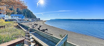 McKees Beach House w/ Ocean Views, Hot Tub!