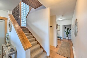 Interior - McKees Beach House w/ Ocean Views, Hot Tub! (Stanwood)