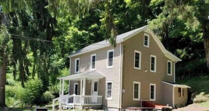 NEW!! Cozy 1860's Farmhouse in Stillwater
