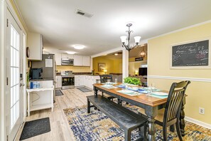 Dining - Walk to Ocean: Lovely Myrtle Beach Getaway! (Myrtle Beach)