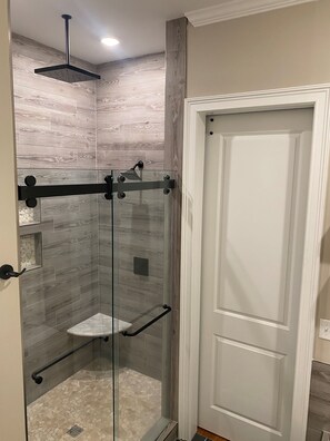 Shower, hair dryer, towels, soap - New Home on Golf Course 11 Miles from Augusta National (Evans)